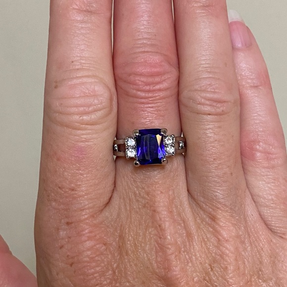 Sterling Silver Amethyst Emerald Cut Fashion Ring - Picture 6 of 11